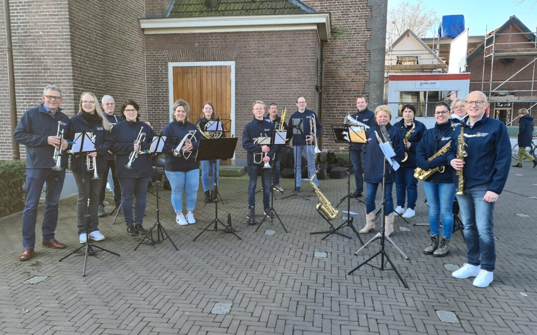 Paas Sing-in op het marktplein in Vaassen